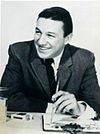 https://upload.wikimedia.org/wikipedia/commons/thumb/1/15/Mike_Wallace_Interviews_1957_%284%29.jpg/100px-Mike_Wallace_Interviews_1957_%284%29.jpg